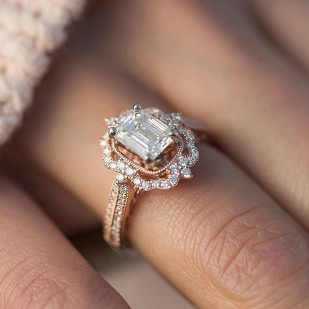 🔥 18K Strawberry Gold Diamond Halo Ring